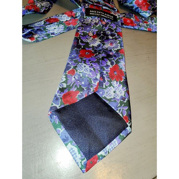 Saks Fifth Avenue Silk Neck Tie Blue Red Floral 100% Silk Made In Italy - Picture 5 of 5